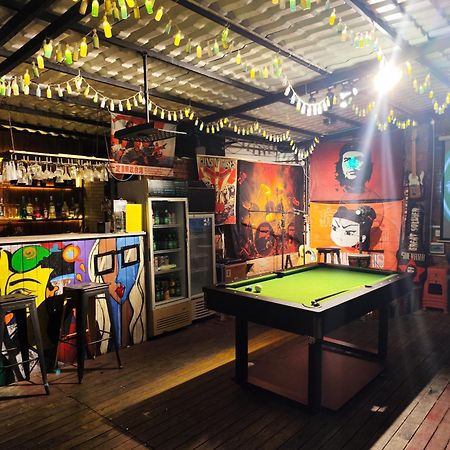 Showbiz Hostel Yangshuo Exterior photo