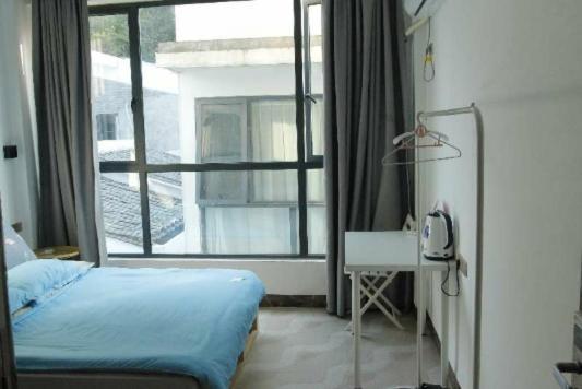 Showbiz Hostel Yangshuo Exterior photo