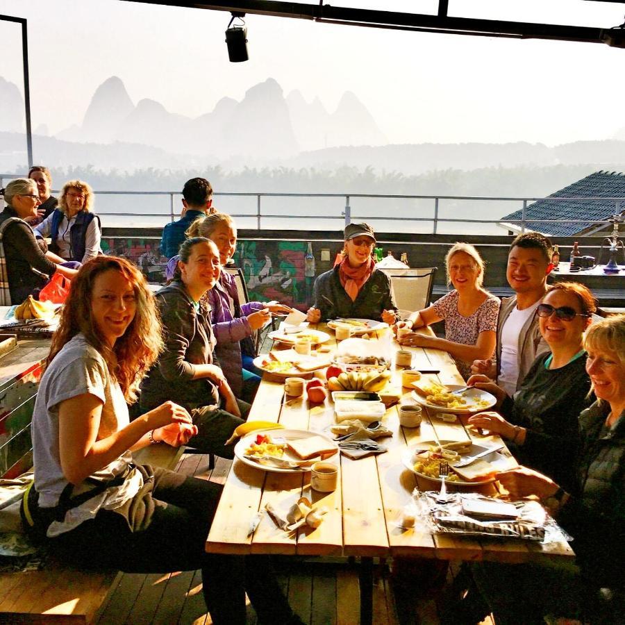 Showbiz Hostel Yangshuo Exterior photo