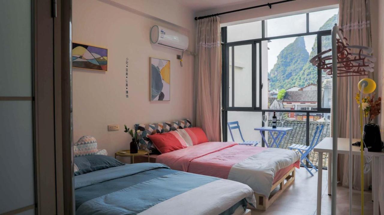 Showbiz Hostel Yangshuo Exterior photo