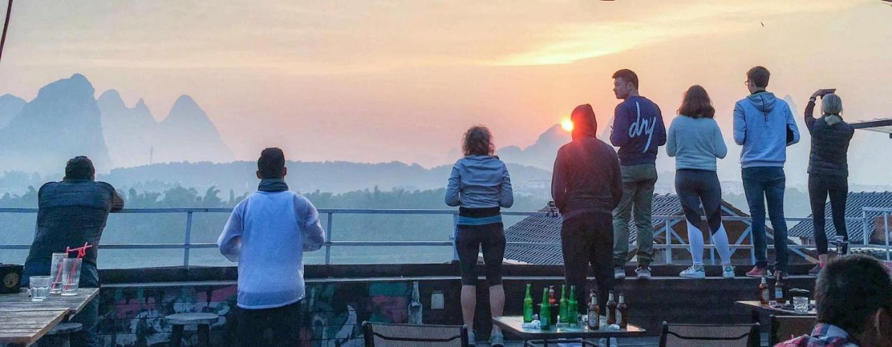 Showbiz Hostel Yangshuo Exterior photo