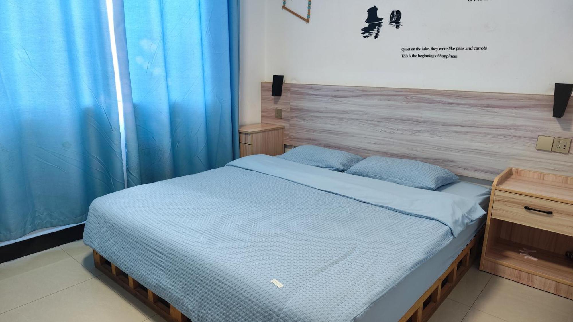 Showbiz Hostel Yangshuo Exterior photo