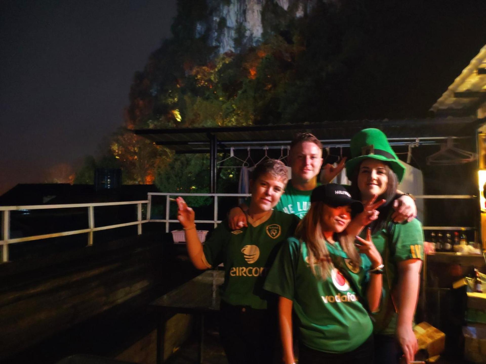 Showbiz Hostel Yangshuo Exterior photo