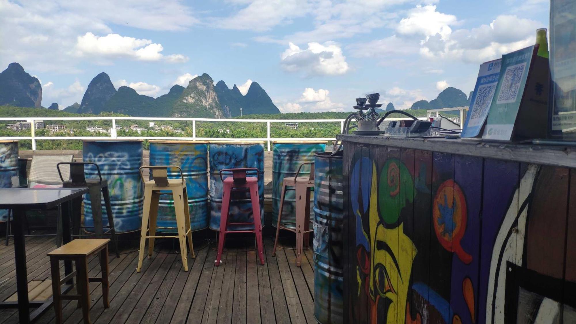 Showbiz Hostel Yangshuo Exterior photo